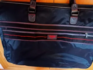 Bolsón de viaje negro con ruedas