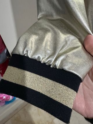 Chaqueta Guess Dorada y Negra