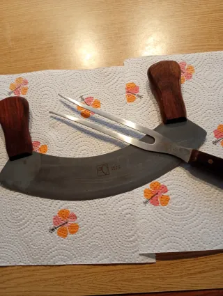 Mezzaluna e forchettone per carne