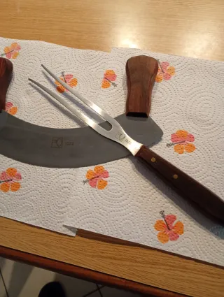 Mezzaluna e forchettone per carne