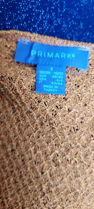 Blusa de tirantes bordada beige y blanca