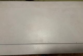 Baúl antiguo blanco y dorado