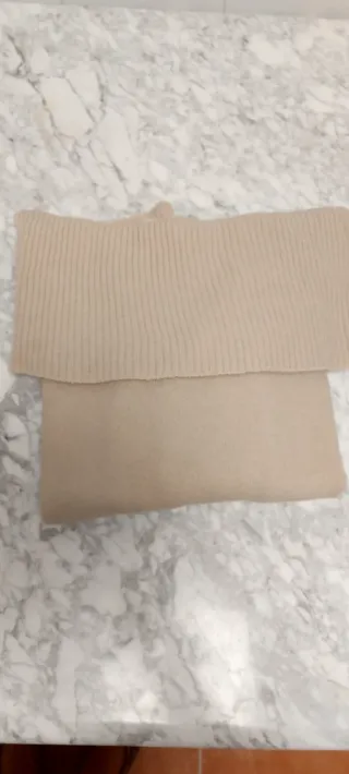 Jersey cuello vuelto beige talla M