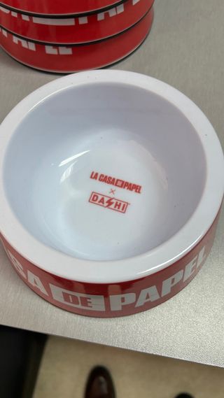 Taças Cães e Gatos Multicolor e Vermelha