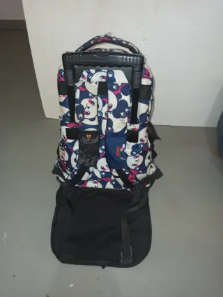 Mochila con ruedas y estampado de pandas