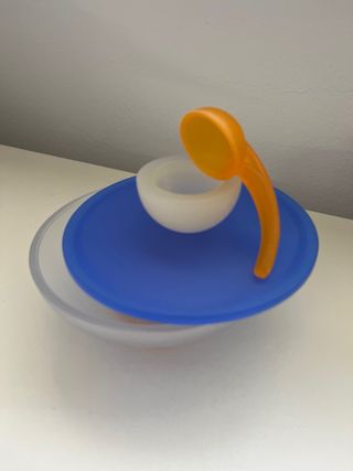 Zuccheriera con cucchiaio