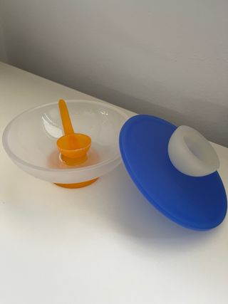 Zuccheriera con cucchiaio