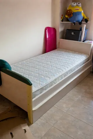 Cama nido de madera.