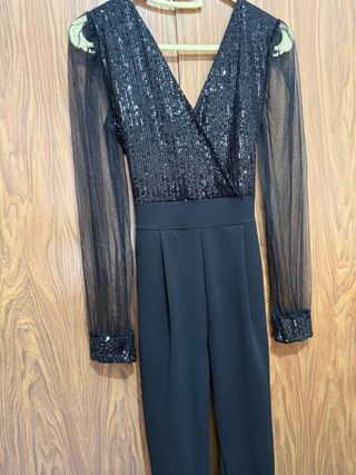 Mono elegante lentejuelas y tul negro