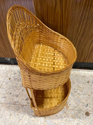 Estantería de mimbre de 2 niveles