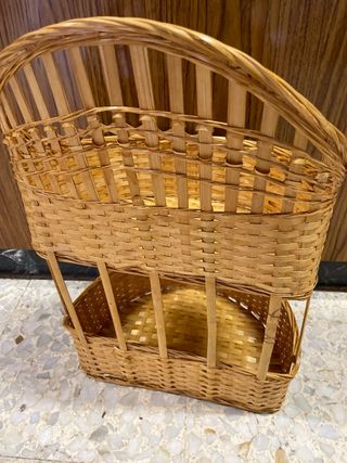 Estantería de mimbre de 2 niveles