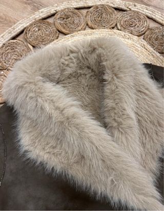 Abrigo reversible de pelo viral de Zara XS