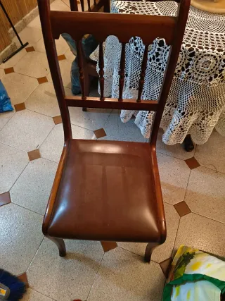 Sillones de tela con detalles de madera