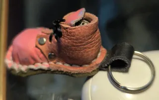 Llavero Bota Cuero Rosa