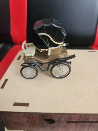 Coche Antiguo Juguete Dorado