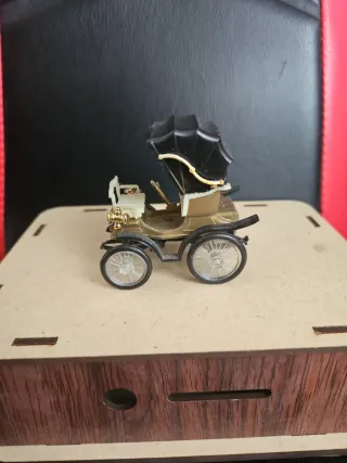 Coche Antiguo Juguete Dorado