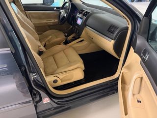 Volkswagen Golf Higline 115cv 130kms  6vel  (c)