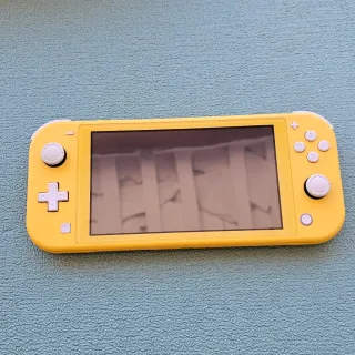 Nintendo Switch Lite Amarillo + Cargador