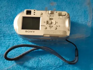 Cámara Sony Cyber-shot 4.1 MP Plata