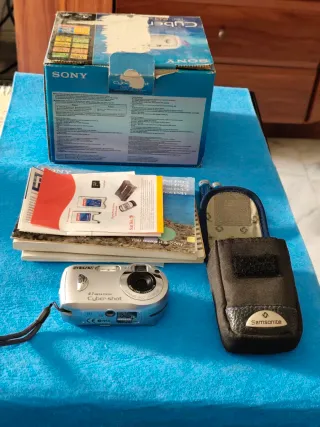 Cámara Sony Cyber-shot 4.1 MP Plata