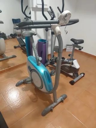 Bicicleta Estática Doymos Azul y Gris