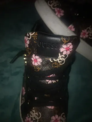 Zapatillas Guess Talla 41 más traje deportivo t M