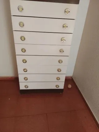 Habitación completa, cama, estantería y cajonera