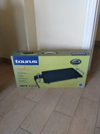 Plancha Eléctrica Taurus 2000W 25x45cm