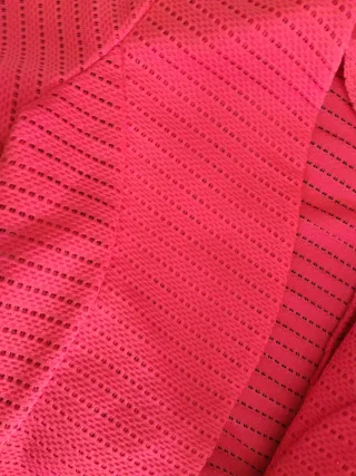 Vestido blanco de líneas y acojunto chaqueta rosa