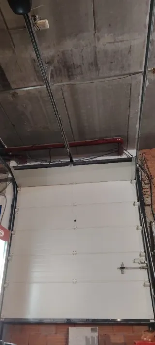 Portón seccional motorizado 2'75 x3'50