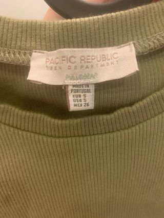 Body verde com recortes