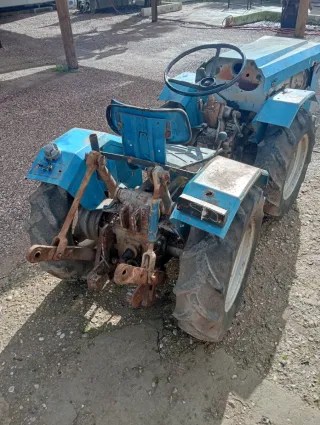 Tractor Ebro articulado