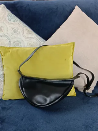 Bolso negro de cuero