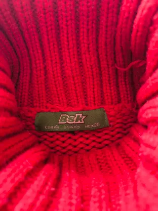 Jersey rojo cuello alto