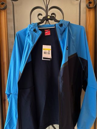Chaqueta Nike Cortavientos Azul y Negra