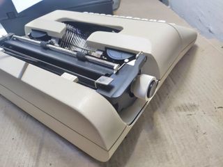 Macchina da scrivere Olivetti Lettera 35