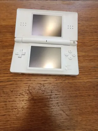 Nintendo DS + Mario Kart DS + Cargador original