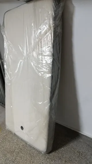 Somier canguro de láminas y colchones.