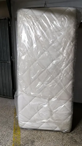 Somier canguro de láminas y colchones.