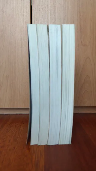 Colección completa de Omnibuses de Indiana Jones.