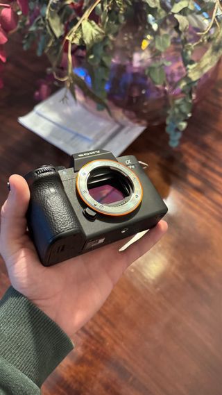 Sony Alpha 7 III Cámara Digital + Sony 28-70