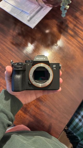 Sony Alpha 7 III Cámara Digital + Sony 28-70