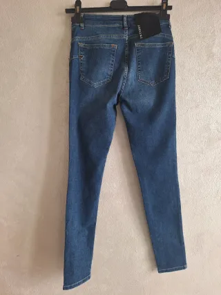 Jeans Twin Set ricamati con pietre