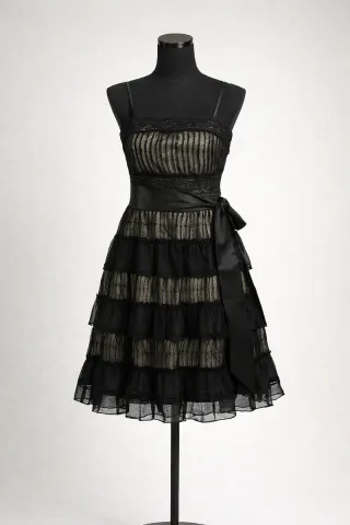 Vestido corto de fiesta elegante negro