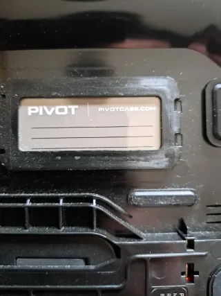 Custodia rigida aeronautica Pivot