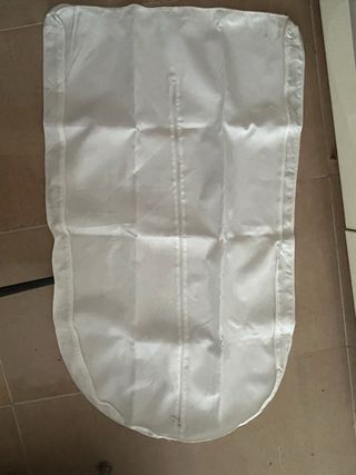 Fundas de ropa blancas