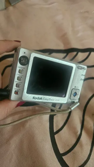 Cámara Kodak EasyShare V550 con caja