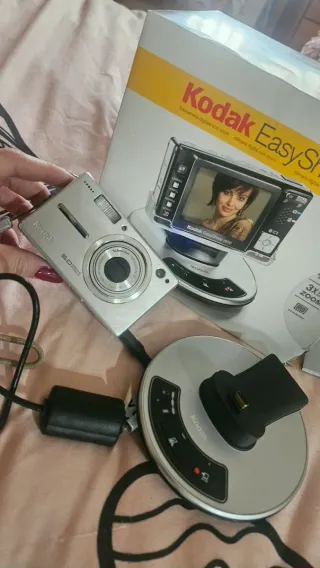 Cámara Kodak EasyShare V550 con caja