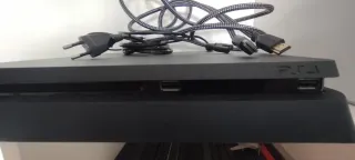 PS4 Slim + Mando universal y cables