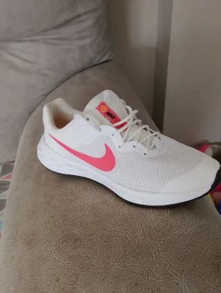Zapatillas Nike Blancas y Rosas